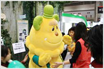 「ボノロン」との記念撮影の写真 「ボノロン」との記念撮影の写真