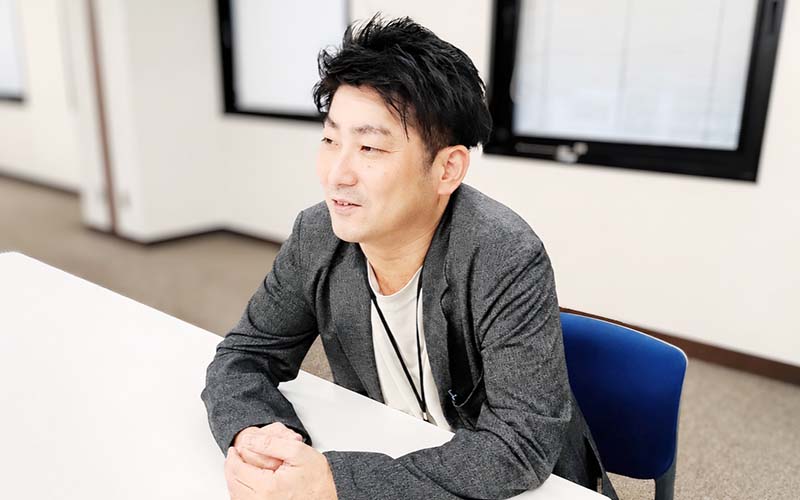 滝野瀬工場長のインタビューの様子