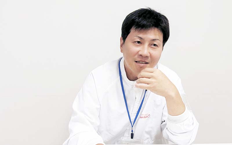 池谷工場長のインタビューの様子