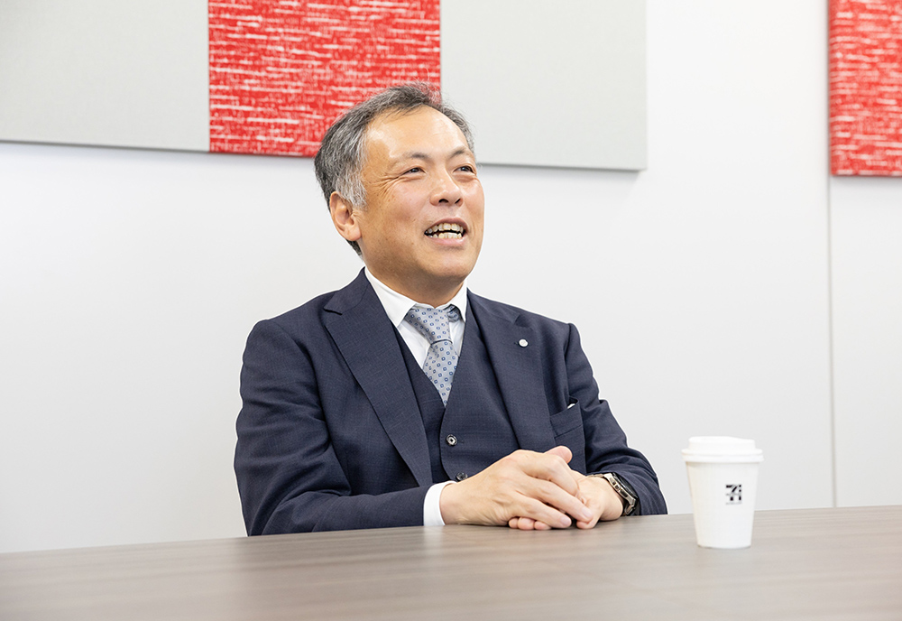 中山教授のインタビューの様子