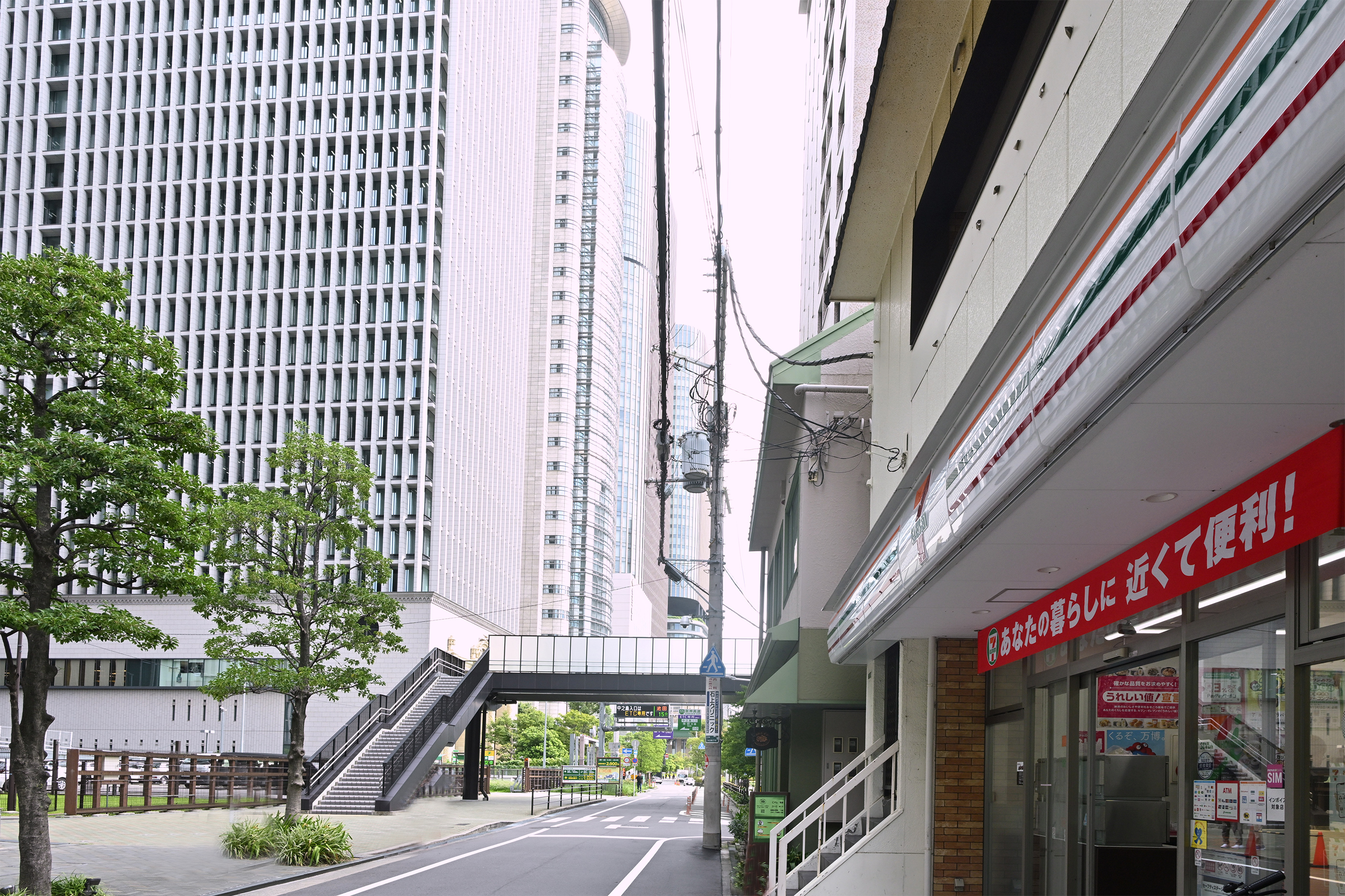 お客様のニーズをくんだ売場づくりと明るい接客を徹底。必ずお客様に支持されるお店になると信じ続けて