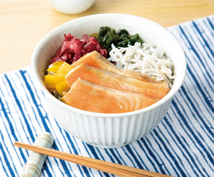 サーモンしらす丼.jpg