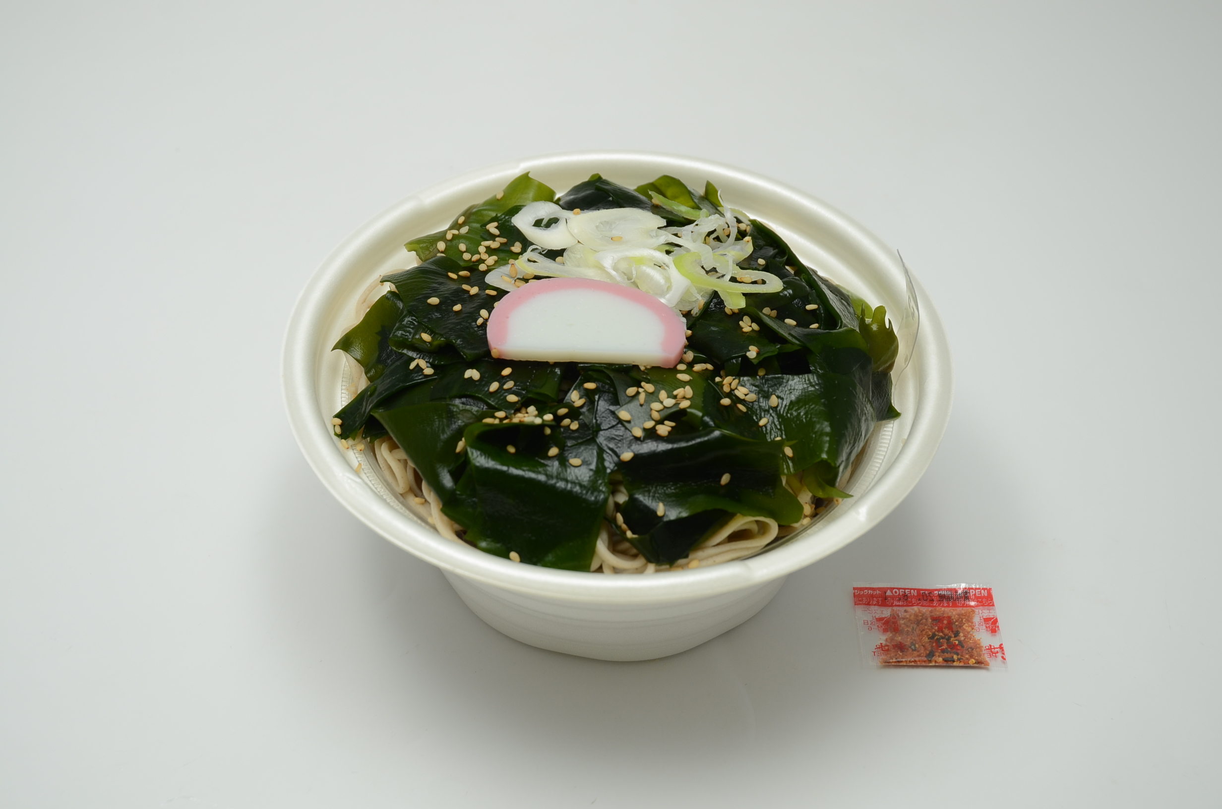 010909わかめ蕎麦(耐熱七味).JPG