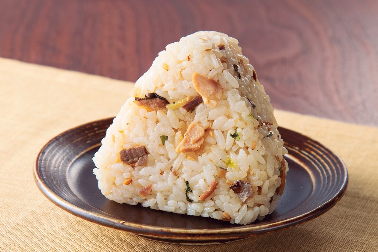 大船渡港水揚げさんまの混ぜご飯おむすび 1.jpg